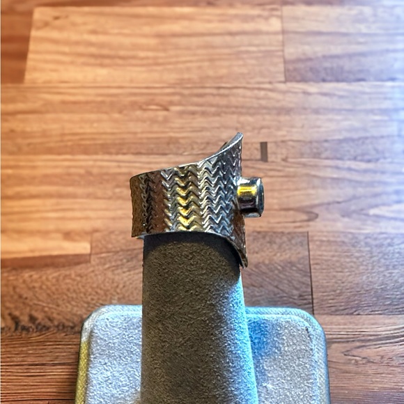 Solid Sterling Silver & Blue Topaz Ring - Picture 4 of 11